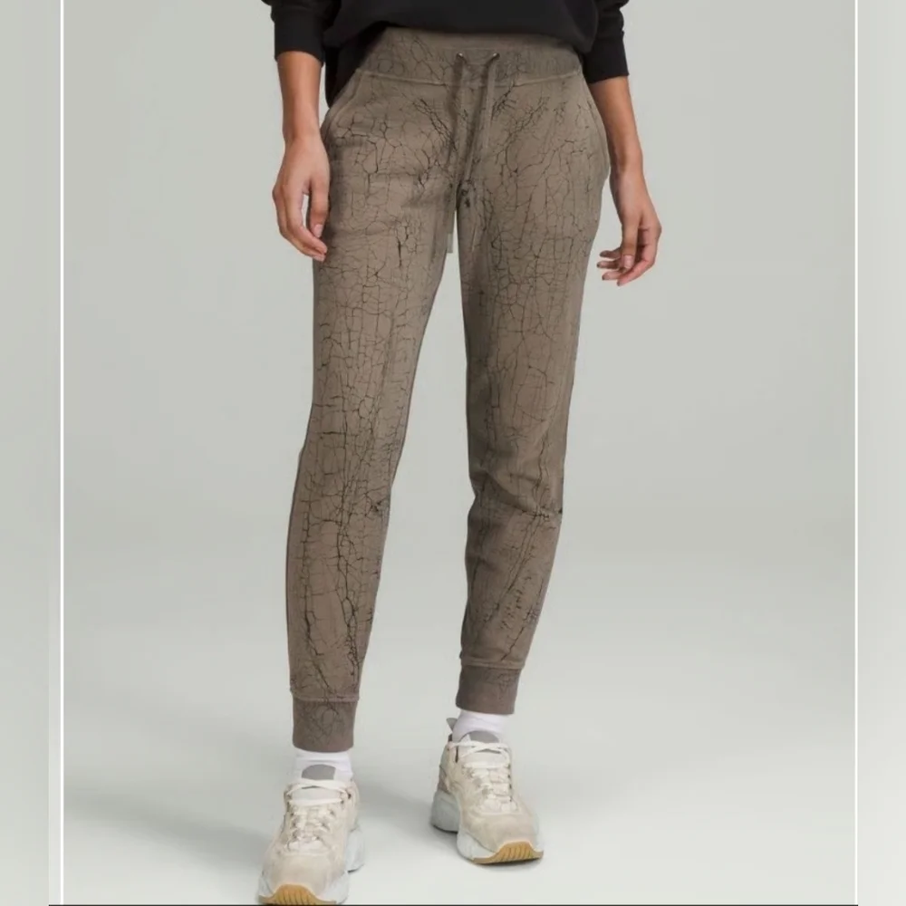 Lululemon Warm Down 7/8 Length Sweatpants Sand & Black Rover